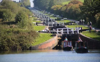 A sunny day at Caen Hill locks